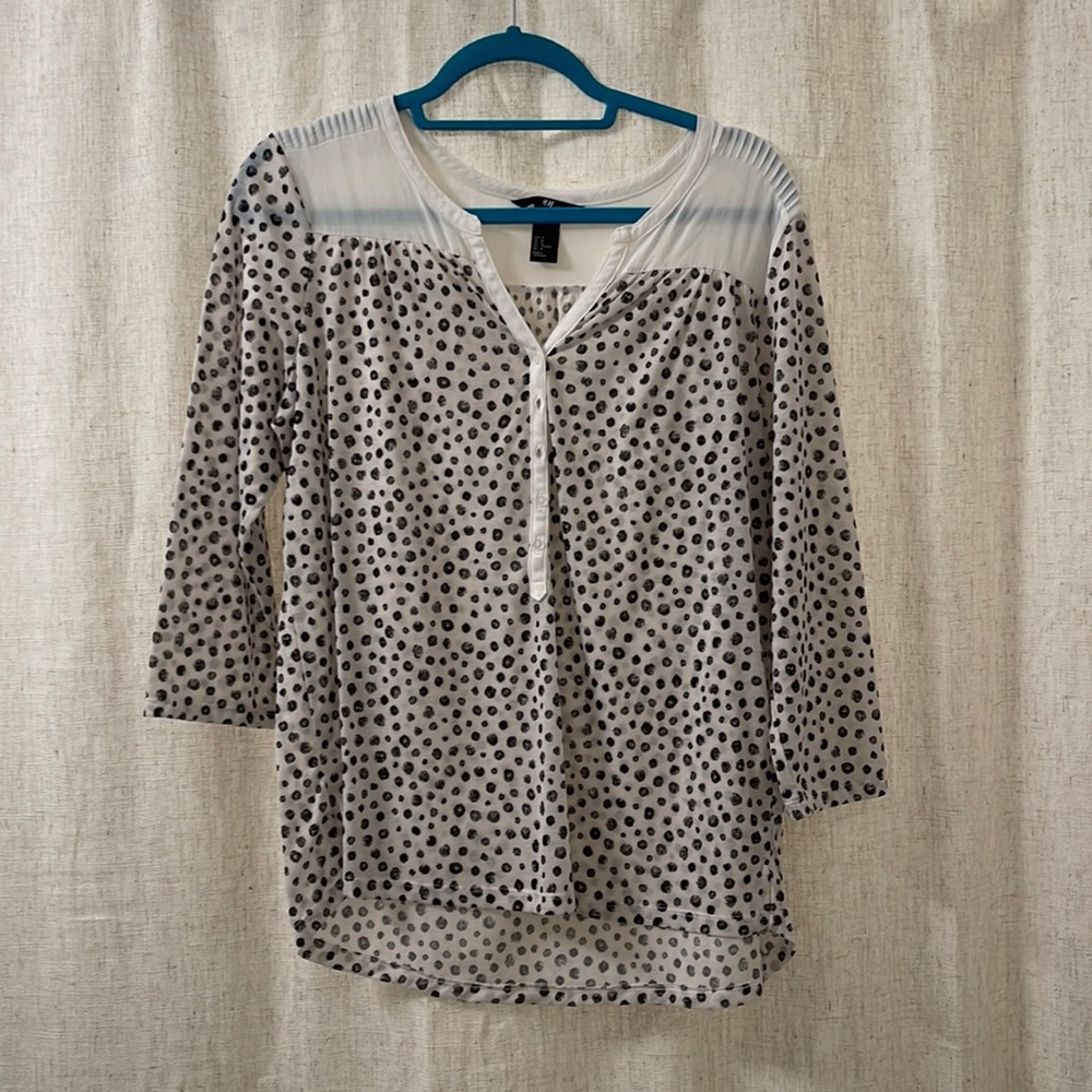 Forever, 21 three-quarter sleeve, black and white top size medium